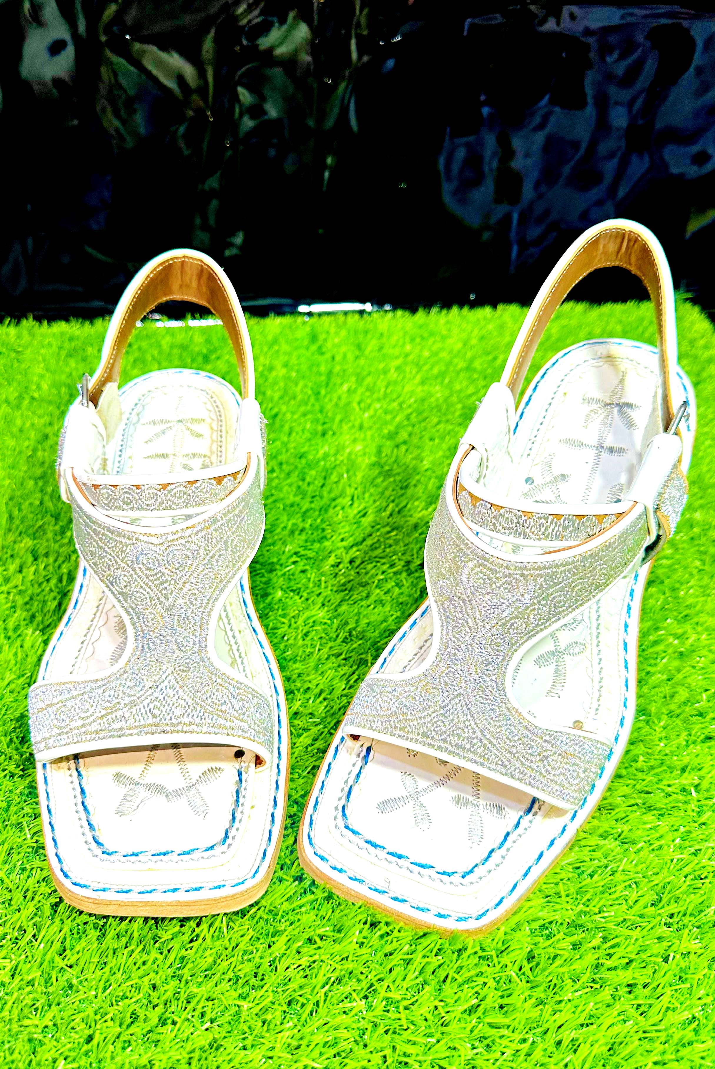 100% Pure Leather White Zari Chapal