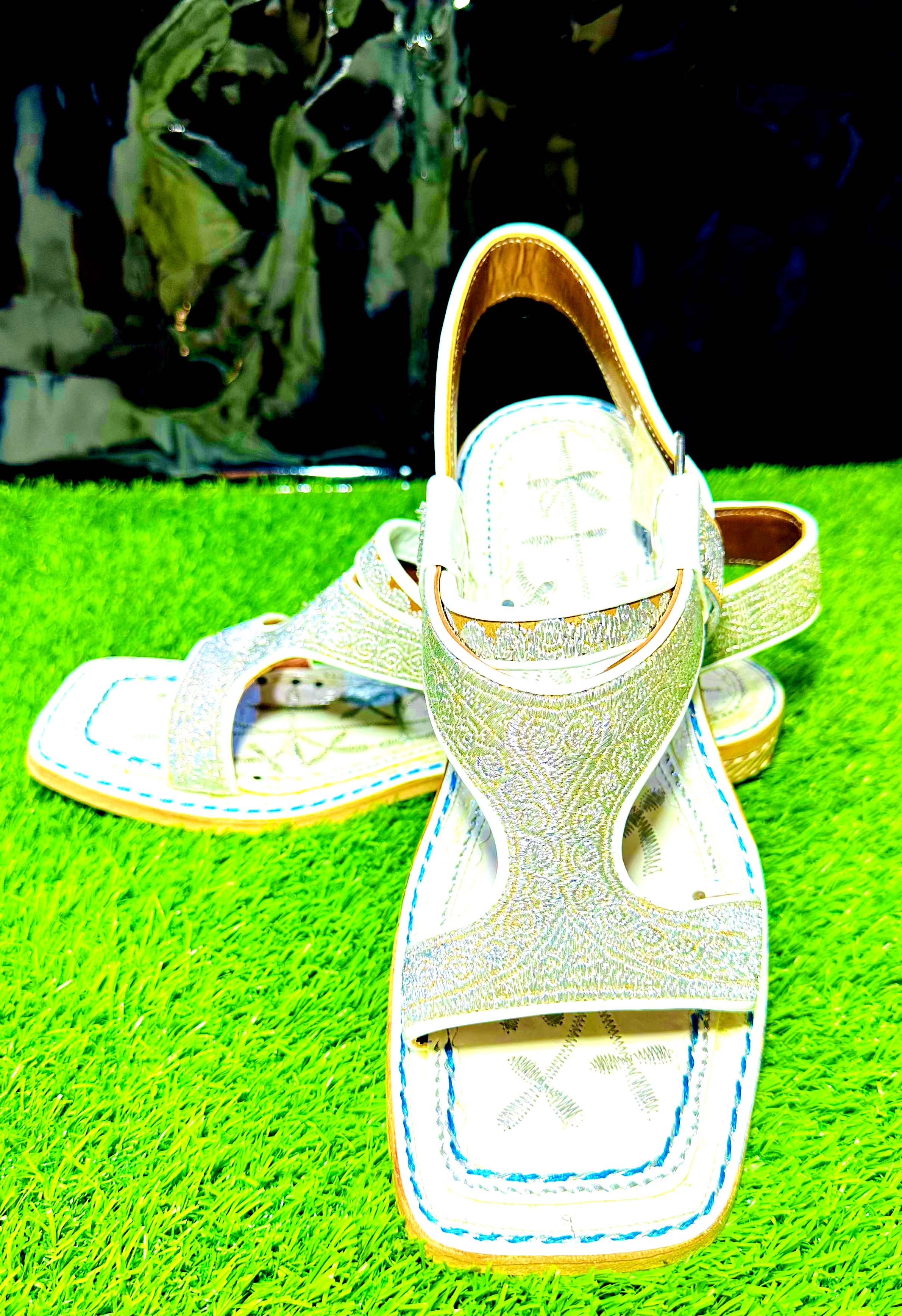 100% Pure Leather White Zari Chapal