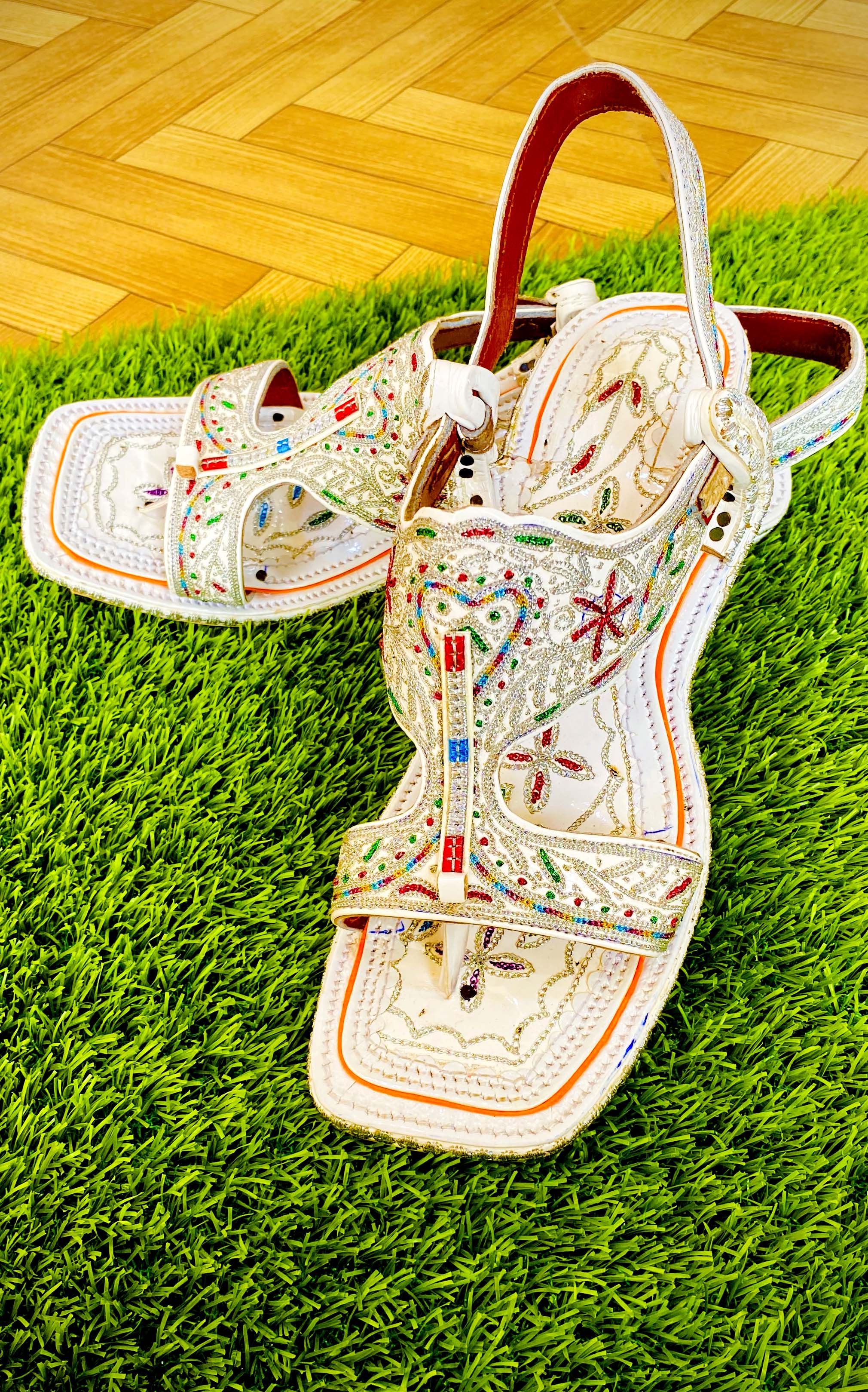 100% Pure  Handmade leather  Fully White Zari Chapal