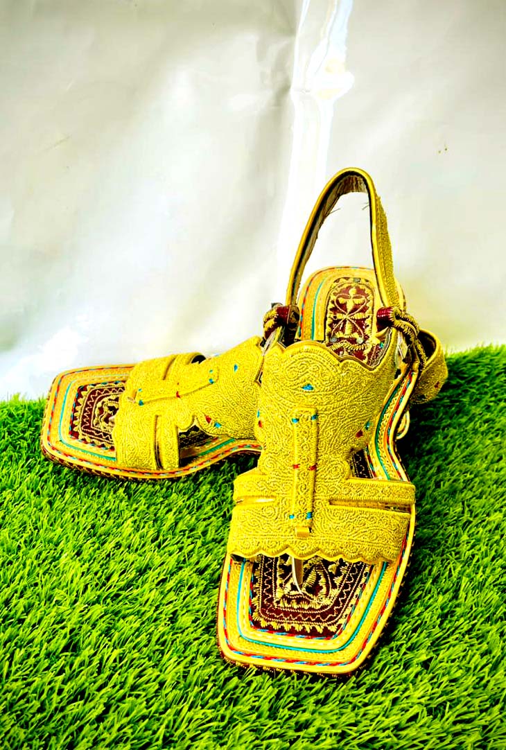 100% Pure Leather Handmade (CR Golden Zari Chapal)