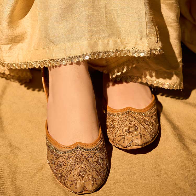 Nazaakat (Camel Brown) - Dazzle by Sarah