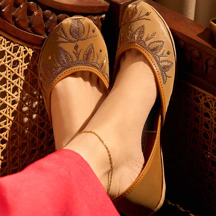 Mahbano (Camel) - Dazzle by Sarah